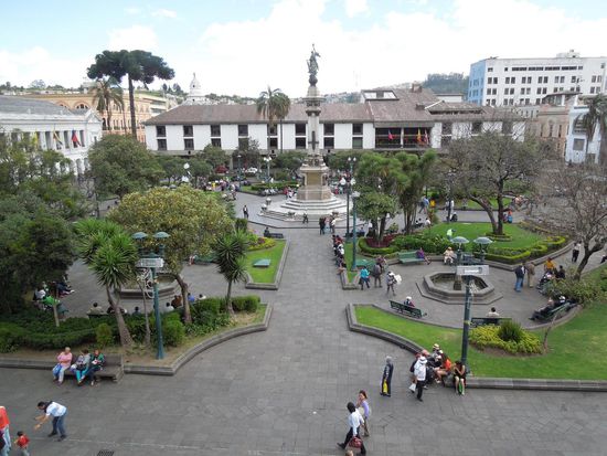 So schaut sich´s vom Präsidentenpalast auf die Plaza.