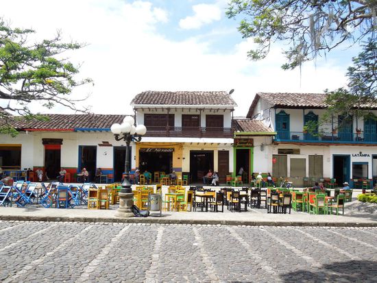 Kunterbunte Plaza in Jardin
