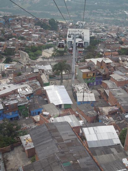 Blick vom Metrocable auf das St. Domingo-Viertel