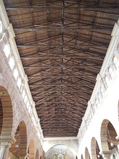 Das Kirchendach von Innen - alles aus Holz.