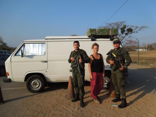 Von der Polizei bewacht, schlummerten wir auf dem Parkplatz.