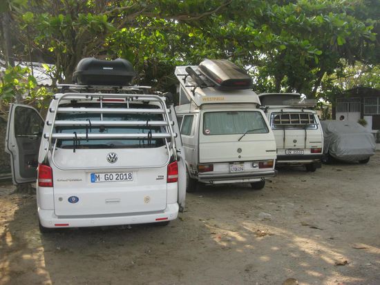 Drei weiße VW Busse an einem Fleck, seltener Zufall!