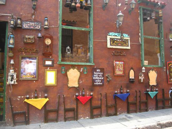 Total geniale Außendekoration eines argentinischen Restaurants.