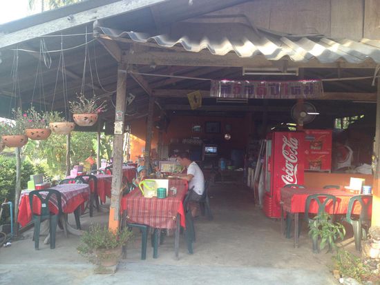 Straßenrestaurant am Nachmittag.