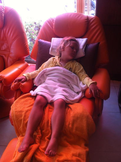 Mittags gabe es für Mamma und Leni eine Fußmassage und für den Papa eine Rückenmassage. Leni ist dabei glatt über 30 Minuten eingeschlafen..