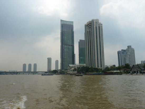 Auf dem Wasser bekomme ich einen guten Überblick über die Stadt.