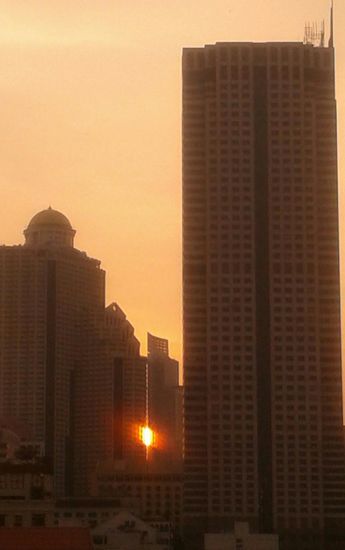 Abendstimmung auf der Dachterrasse des Hotels - Sonnenuntergang zwischen den Wolkenkratzern
