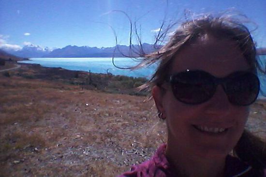 Auf dem Weg zum Mt. Cook fahren wir vorbei an wunderschönen Gletscherseen