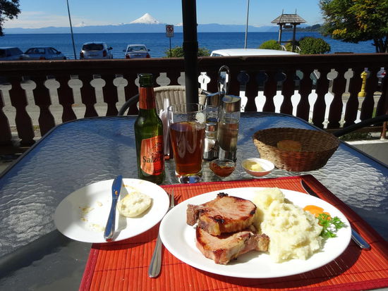 Zum Mittagessen gab es Kasseler mit Kartoffelpüree, lecker! Danach war ich allerdings so satt, dass es für den bekannten Strudel leider nicht mehr gereicht hat.