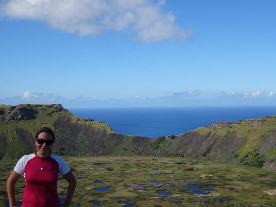 Der Vulkankrater "Rano Kau" mit natürlichem Ausblick auf den Pazifik !