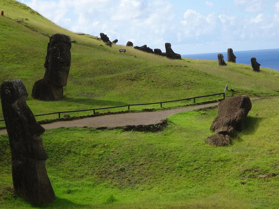 Moai-Figuren soweit das Auge blickt... (Rano Raraku)