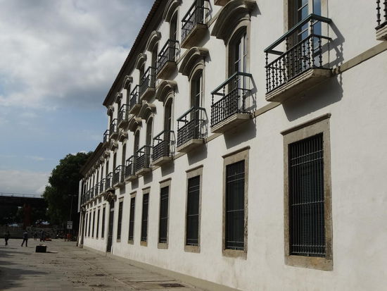 Das Schloss des portugiesischen Königs Juán, der vor Napoleon nach Brasilien flüchtete. Es sieht nicht aus wie eine königliche Residenz!