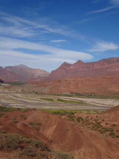 Rote und grüne und schwarze Berge - entstanden durch unterschiedliches Eisen!