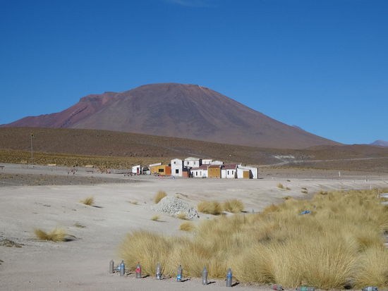 Das Eco-Hotel ist wirklich e(ö)ko: Strom nur für ein paar Stunden am Tag, keine Heizung und Internet gibt's natürlich auch nicht. Da bleibt nur ein dicker Pulli, ab in den Schlafsack mit 5 Decken und früh ins Bett!