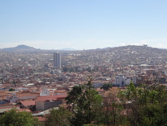 Blick auf Sucre - mit einem frischgepressten Saftmix genieße ich zusammen mit Miriam und Cali die Abendstimmung.