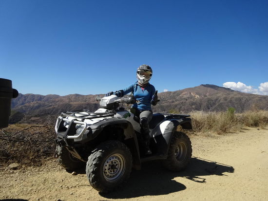Eigentlich wollte ich ja Sucre aus der Vogelperspektive beim Paragliding betrachten. Durch den Streik ist aber kein Durchkommen möglich. Ich entscheide mich für das Quad und genieße die Umgebung, auch wenn es ganz schön staubig ist...