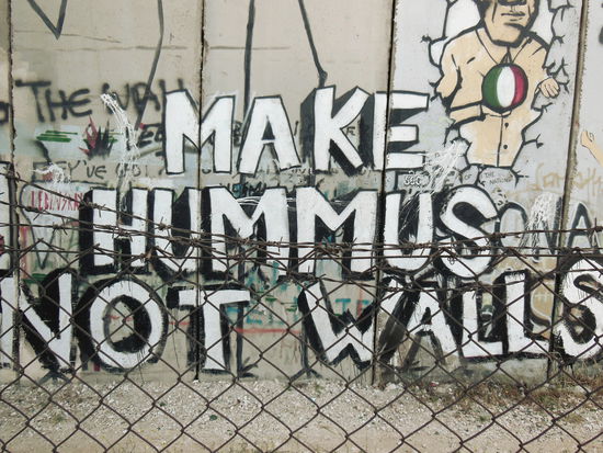 Ironisches Graffiti auf der Sperranlage zwischen Palästina und Israel