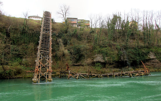 Die zerstörte Brücke über die Neretwa bei Jablanica.