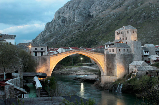 Mostar am frühen Morgen, noch bevor das rege Treiben in den Strassen der Altstadt losgeht.