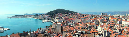 Split - die Kreuzfahrttouristen-Stadt an der Adria. Am Tag vom Glockenturm aus fotografiert.