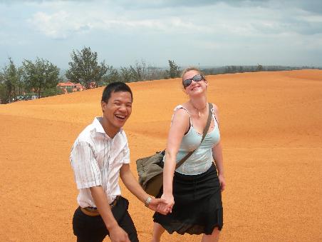 Catha scherzt mit unserem privaten Tourguide