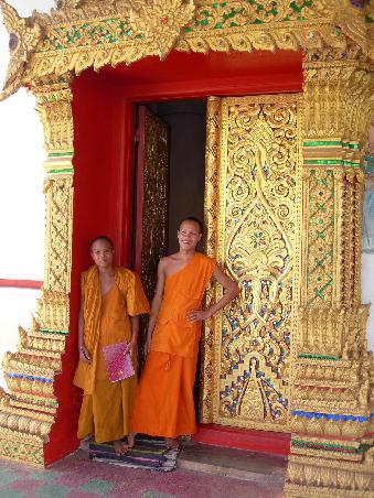 "Bis morgen!" - Verabschiedung vor dem Tempel