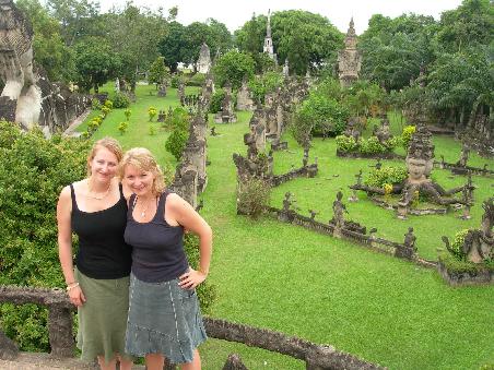 catha und marta im buddha park