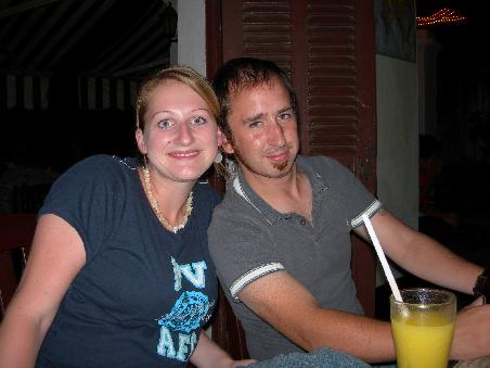 Catha und Dave beim Mango Daiquiri (es war kein happy Daiquiri!! Und wir freuen uns trotzdem )...