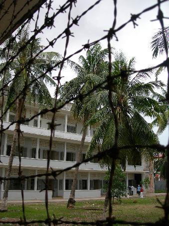 Die ehmalige Schule, die unter dem Pol Pot Regime zum Gefaengnis wurde
