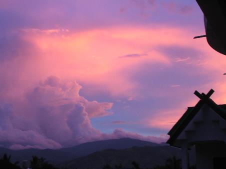 Ein formschoener Sonnenuntergang am letzten Abend in Myanmar
