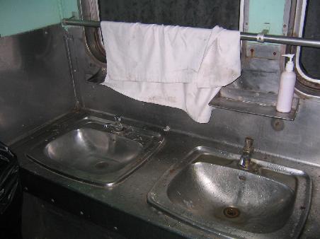 die sanitaeren einrichtungen im zug