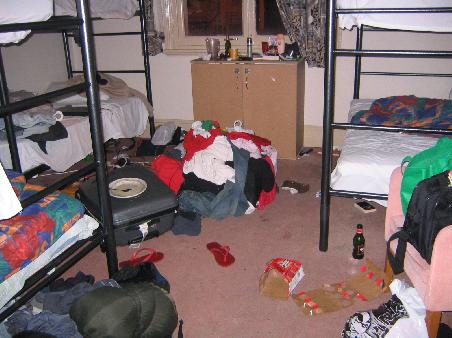 mein 8er dorm. wie gesagt: ich wohne hier mit sieben jungs...