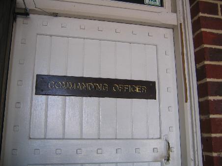 ich (quasi die kommissarin) wohnte im "commanding office"