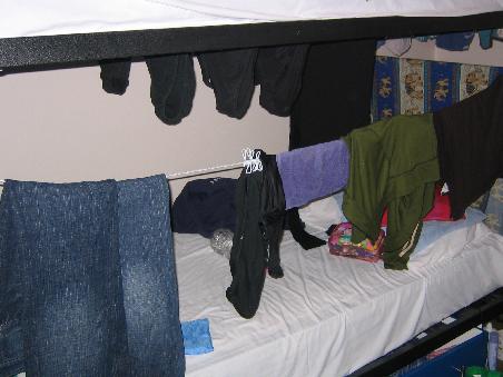 vor der abfahrt musste ich erstmal waesche machen. mein bett musste ueber nacht als waeschetrockner herhalten