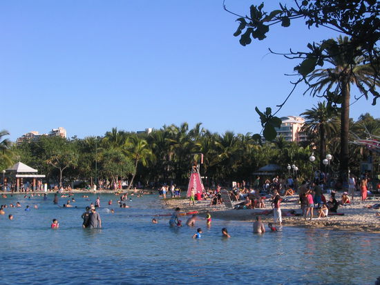 eine kuenstlich angelegte lagune...