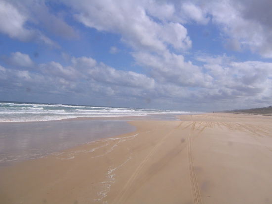 wir fuhren am nahezu endlosen strand entlang (strassen gibt es ja hier nicht)