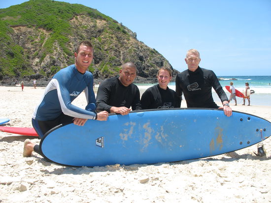 meine surfleute und ich (links das klischee: surfer und skilehrer sind attraktiv  )