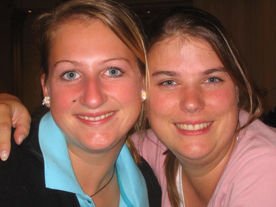 die busenfreundinnen (wir kennen uns nun seit über 14 jahren) freuen sich!