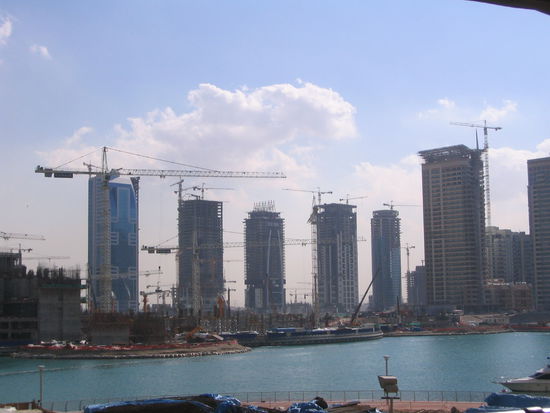 das dubai marina ist auch noch under construction