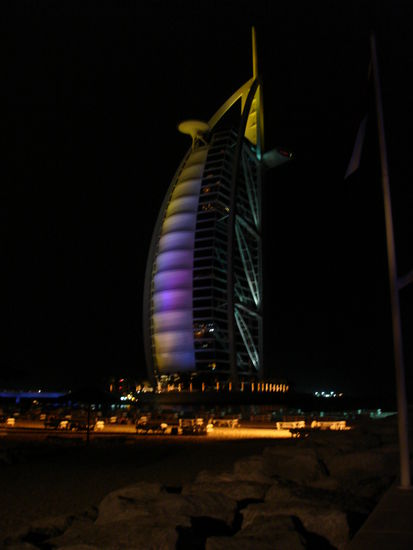 das burj al arab bei nacht