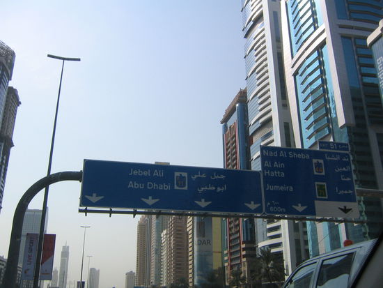 hier geht es also noch abu dhabi, nichts wie auf!