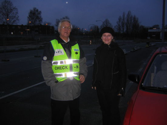 Die Kommissarin verhandelt mit dem Personal 