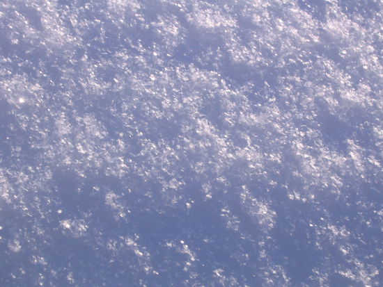 Schnee fasziniert mich. Hier eine unverbindliche Nahaufnahme...