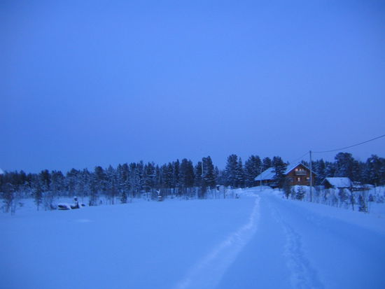 ... und es wird immer kälter... schnell nach Hause (das im Hintergrund zu sehen ist)!