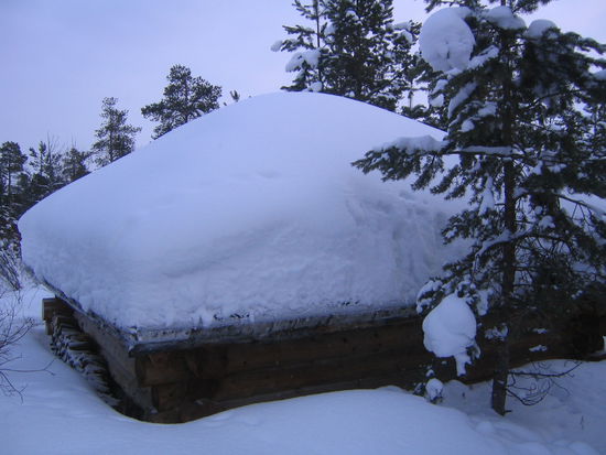 ... wo die Dächer kaum noch mehr Schnee tragen können...