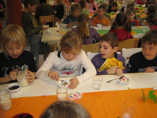 Der finnische Nachtisch: Mämmi. (wird aus Wasser, Malz, Roggenmehl, Salz und Bitterorange hergestellt)