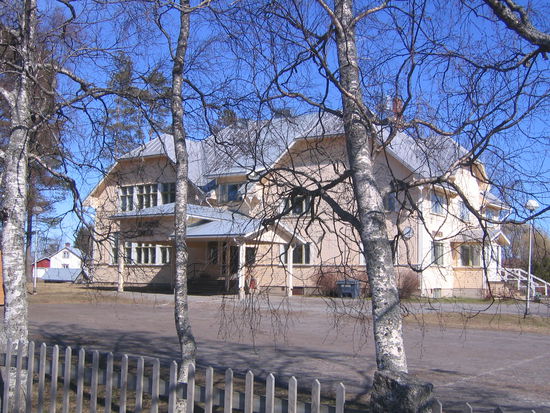 Eine Schule auf Björkö (björk = Birke, ö = Insel). Traumhaft, oder?