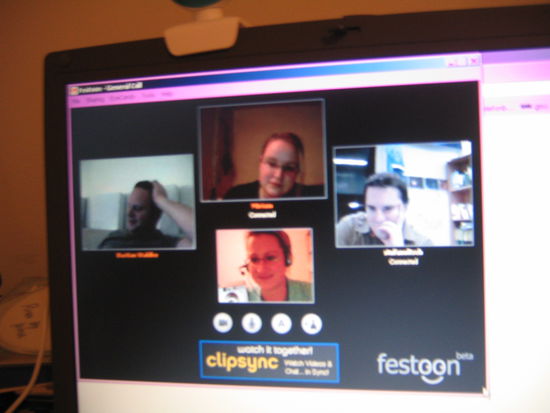 Dank des Internets sind die Freunde fast vor Ort  Konferenzschaltung: Schweiz-Marburg-Hannover-Finnland