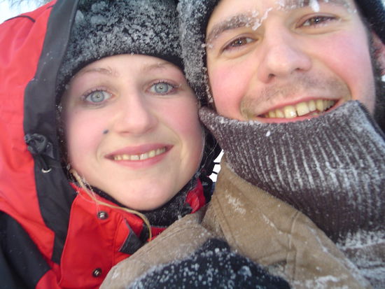 Nach einer Weile (und nach einigen Rodelabfahrten und leichten Verletzungen - das bleibt nunmal nicht aus -) waren wir eingeschneit und eingefroren