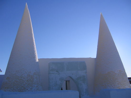 Im snow-castle (auf finnisch: lumilinna) in Kemi ist fast alles aus Eis und Schnee...